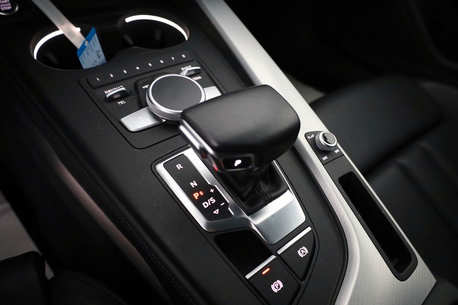 Fahrzeugabbildung Audi A4 Avant 45 TFSI S Line Leder,Navi,LED,Panorama