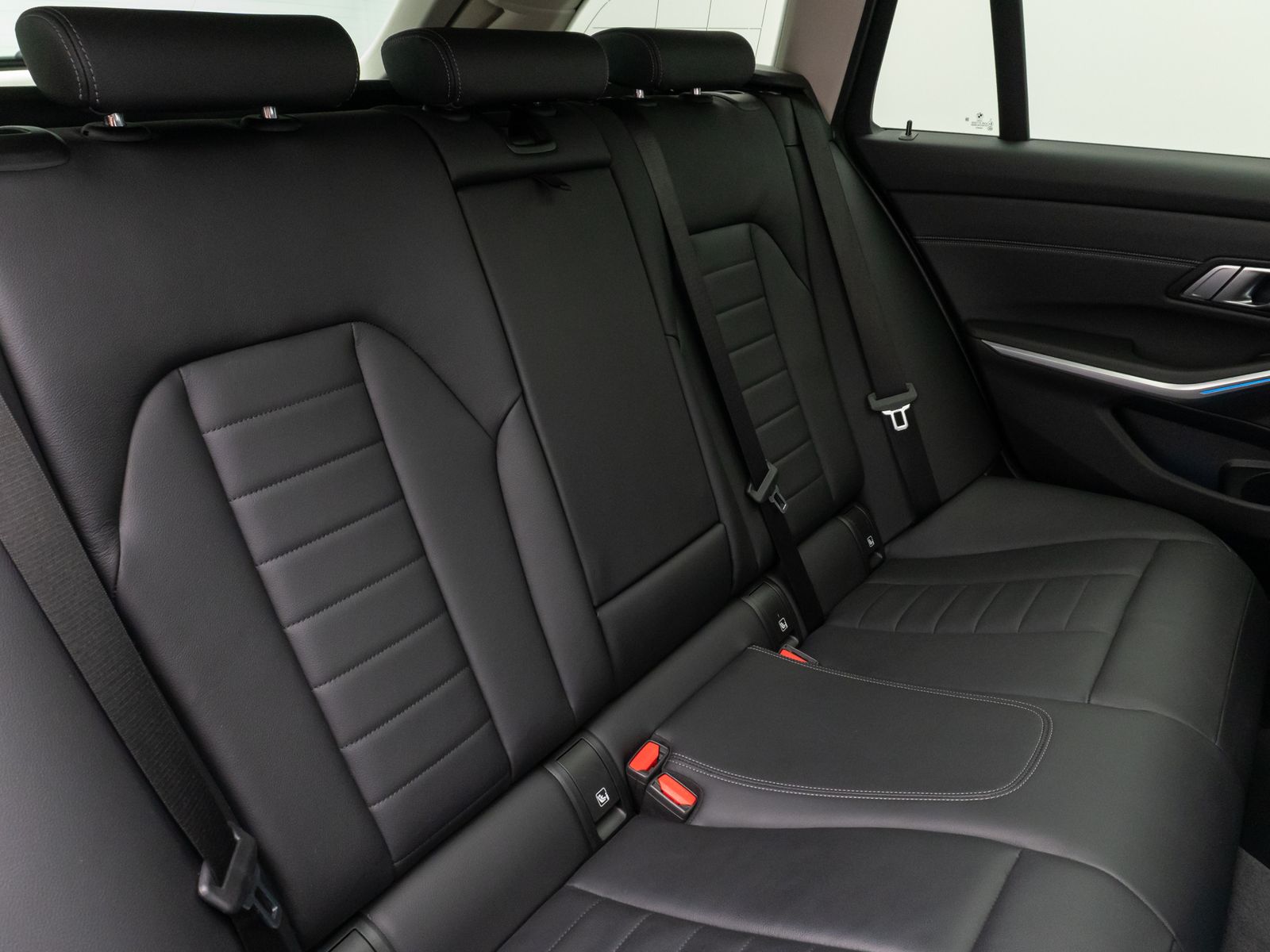 Fahrzeugabbildung BMW 330e xD Sport Line Panorama Laser Kamera HUD DAB