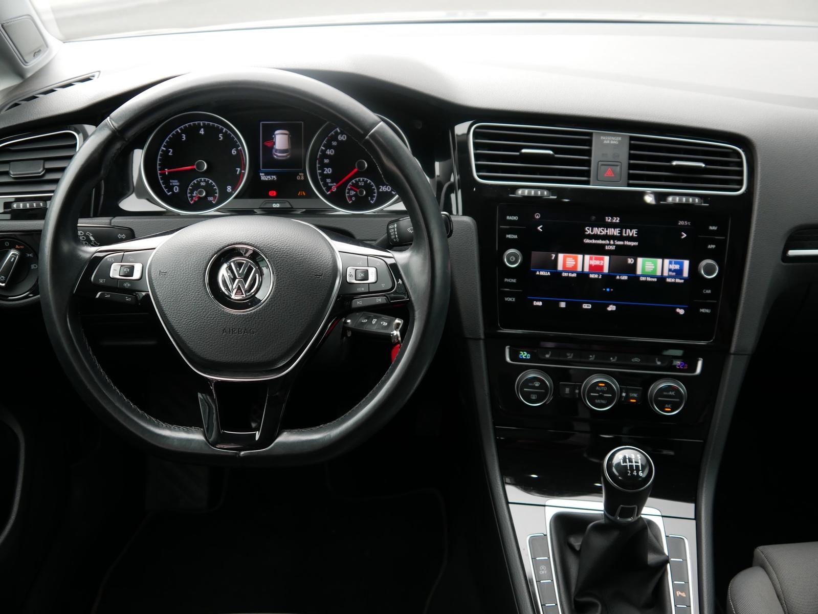 Volkswagen Golf VII 1.5 TSI Highline AHK LED Standheizung