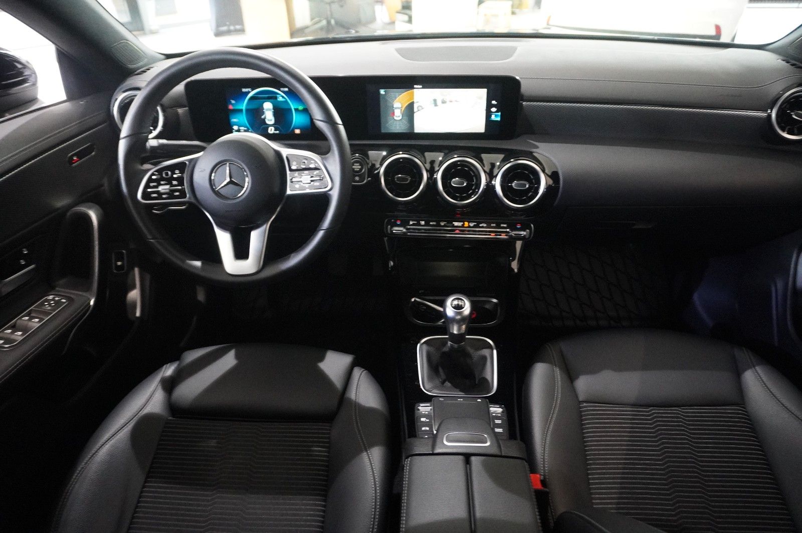 Fahrzeugabbildung Mercedes-Benz CLA 200 COUPE PROGRESSIVE NAVI/LED/KAMERA/VIRTU.