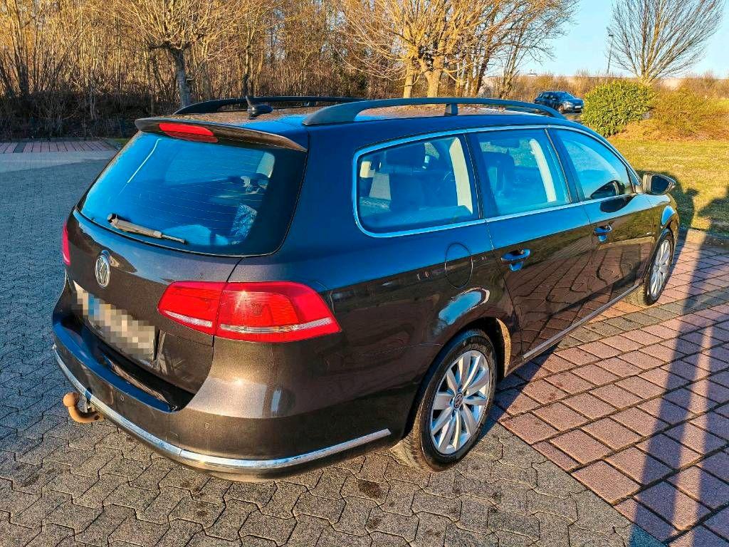 Volkswagen Passat 2014 — rear view