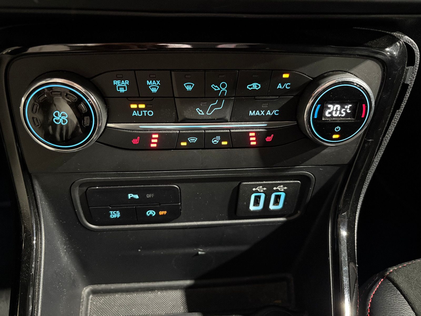 Fahrzeugabbildung Ford EcoSport ST-Line/ALCANTARA/PANO/APPLE/KAMERA/NAV