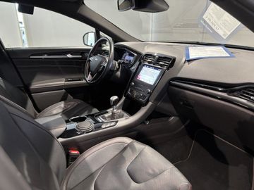 Fotografie des Ford Mondeo Turnier 2.0 EcoBlue ST-Line