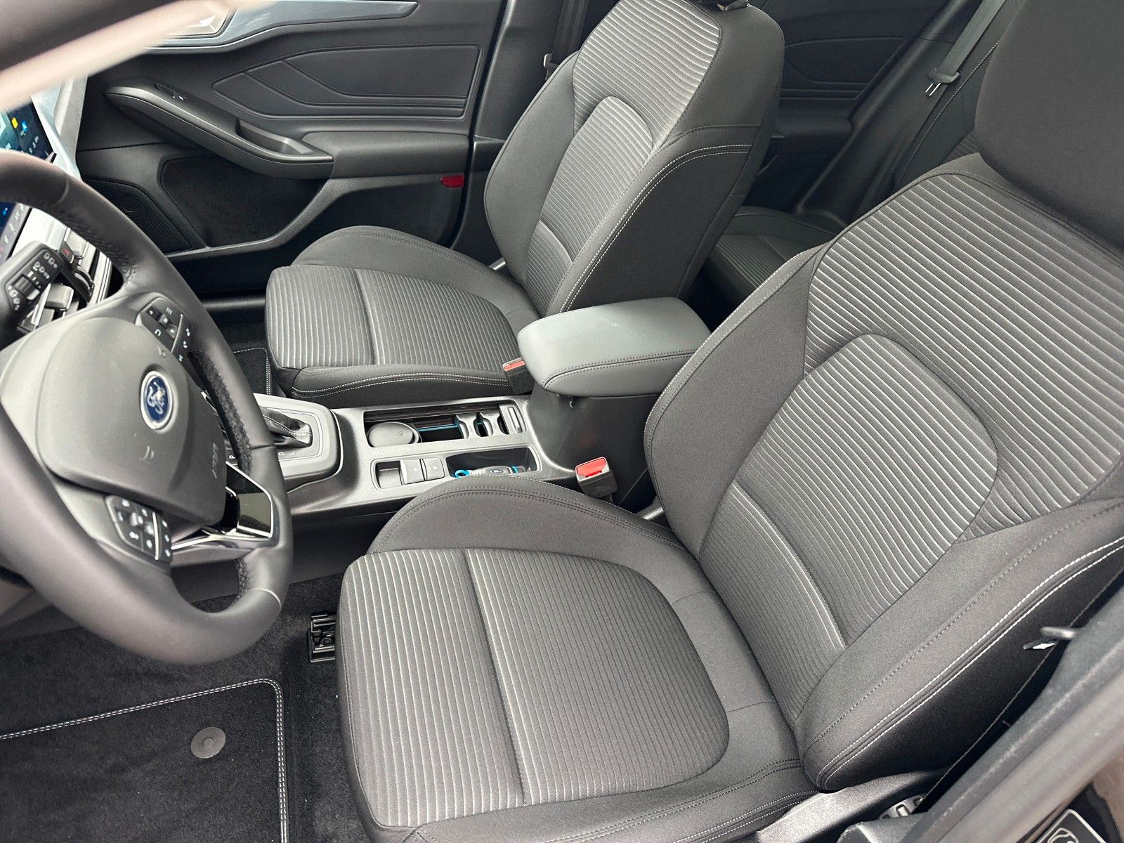Fahrzeugabbildung Ford Focus Turnier Active X, FAHRASSISTENZPAKET, PANO
