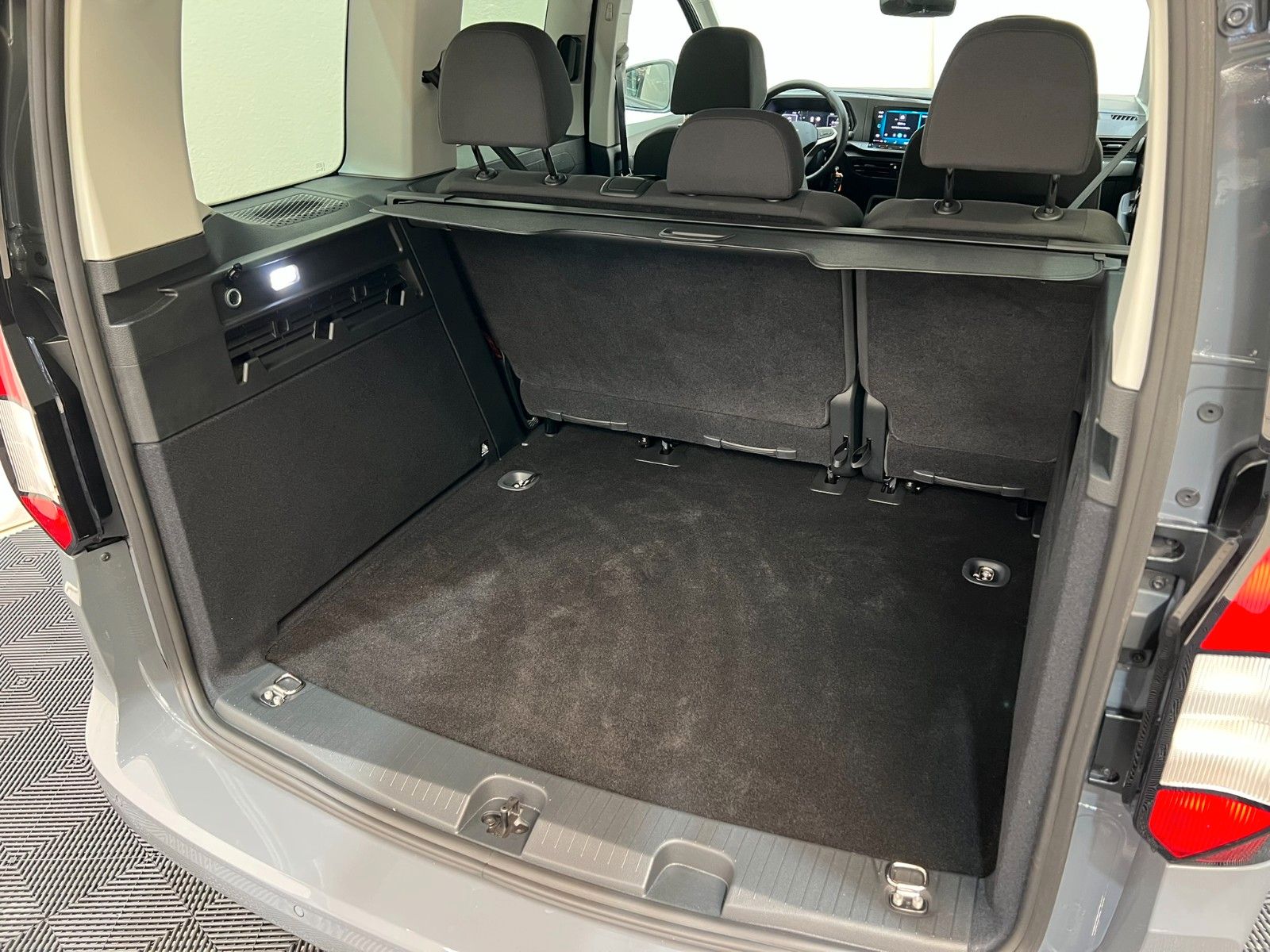 Fahrzeugabbildung Volkswagen Caddy 1.5 TSI /DSG/ACC/PDCh./Winterpaket