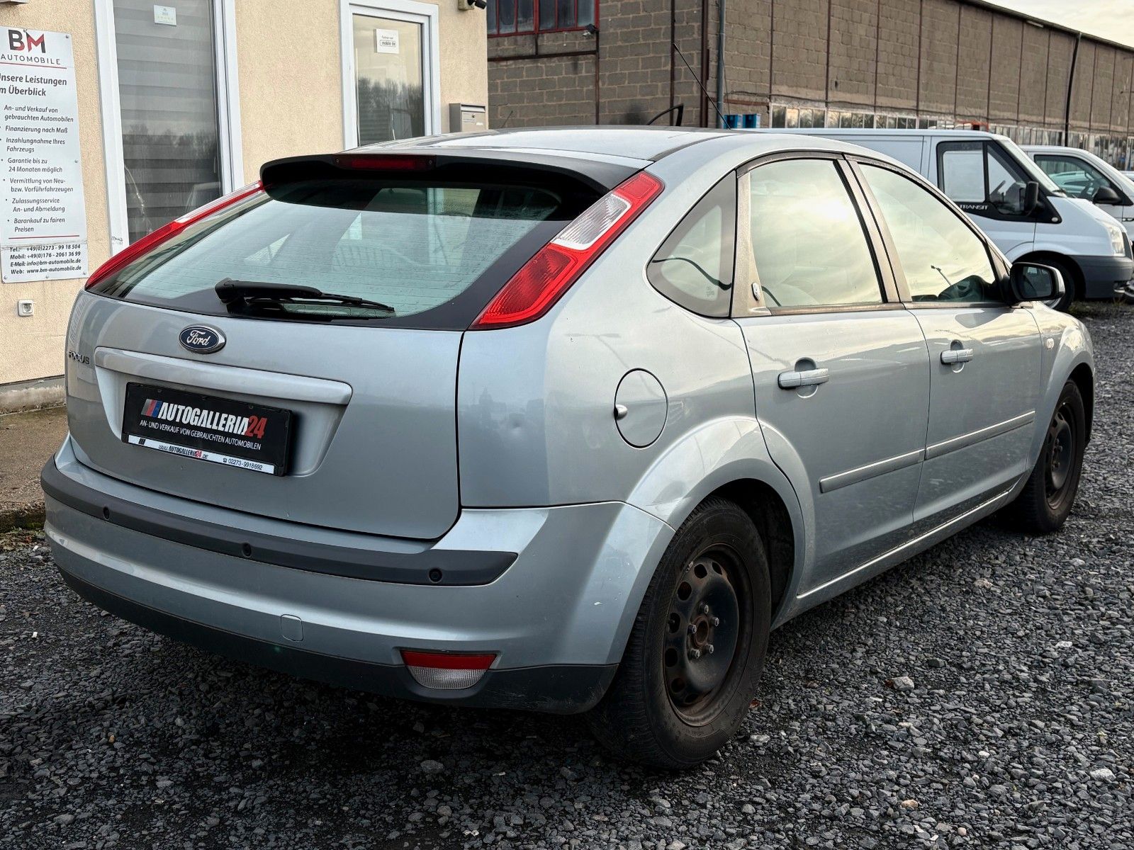 Fahrzeugabbildung Ford Focus 1.6 Lim. Ghia Klimaauto Glasdach SHZ PDC