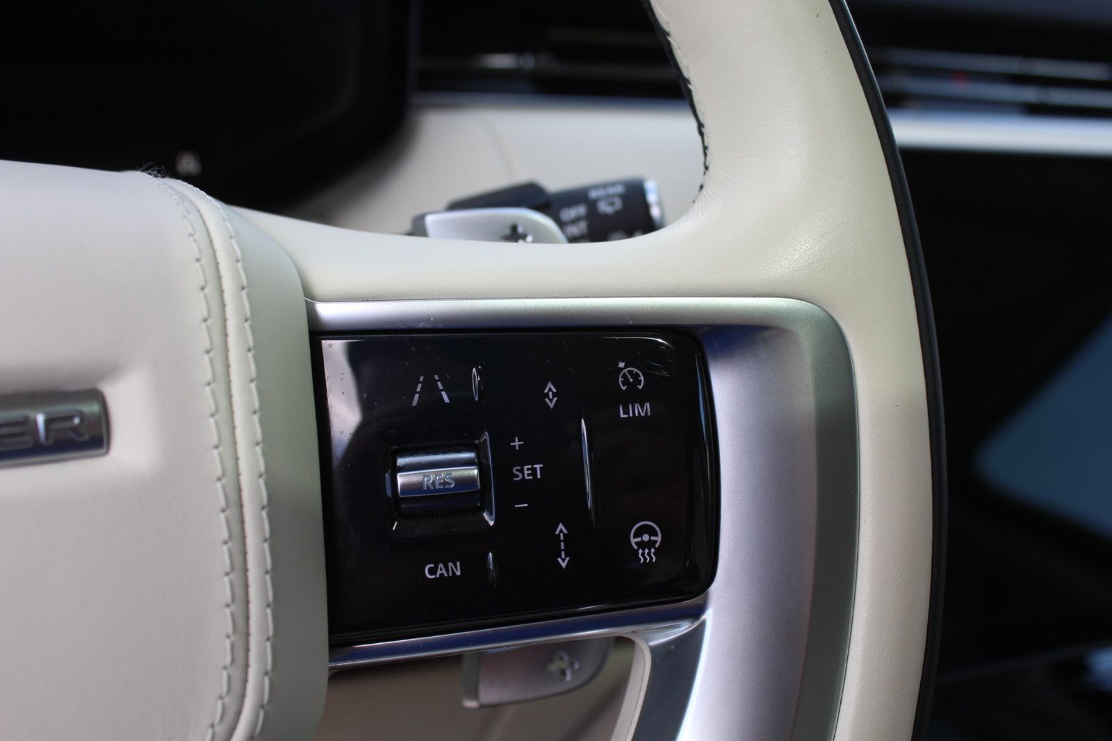 Land Rover Range Rover HSE D 300+Panoramad.+AHK+HUD+22 Zoll foto 15