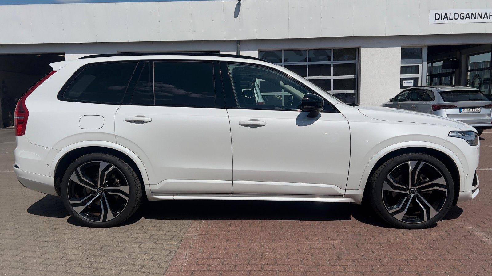 Fahrzeugabbildung Volvo XC90 B5 D AWD Ultimate Dark*B&W*HUD*LUFT*AHK*ACC