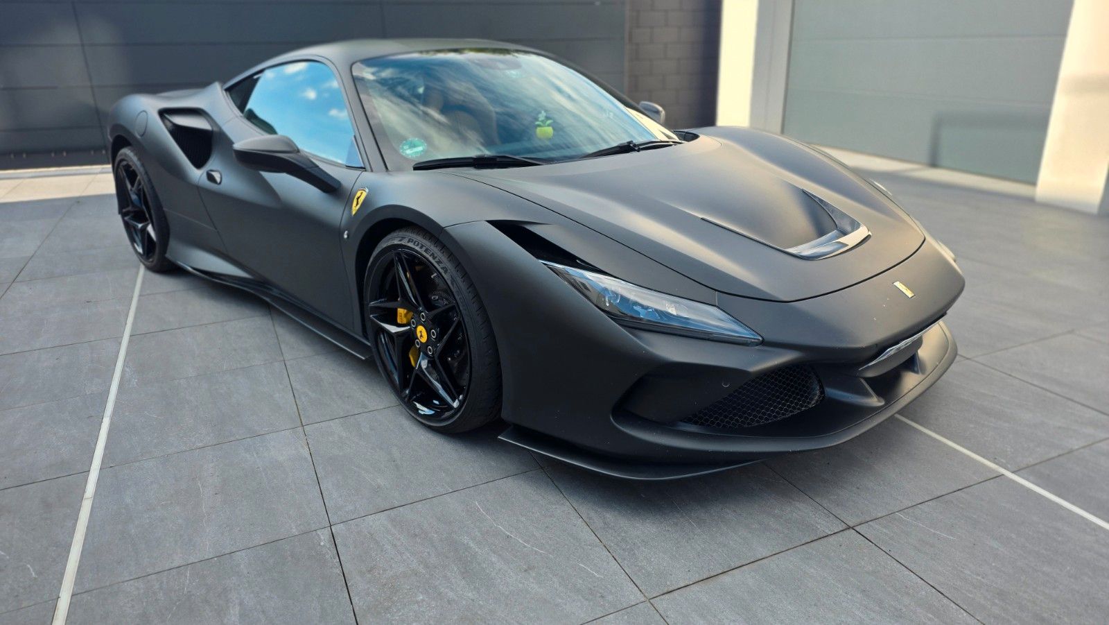 FERRARI F8
