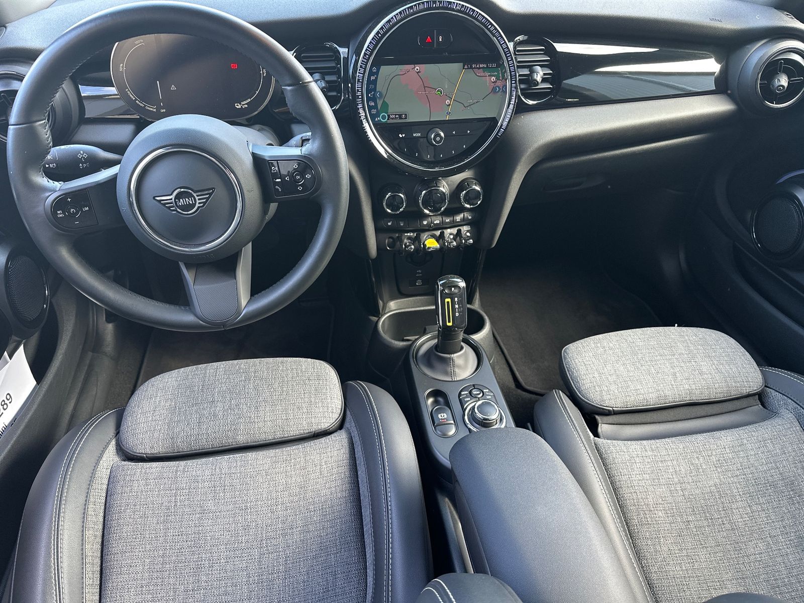 Fahrzeugabbildung MINI Cooper SE Classic Trim Black NAV+LED+KAM+SHZ