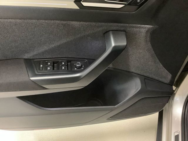 T-ROC MOVE 1.5 TSI DSG  LED, Navi, SHZ