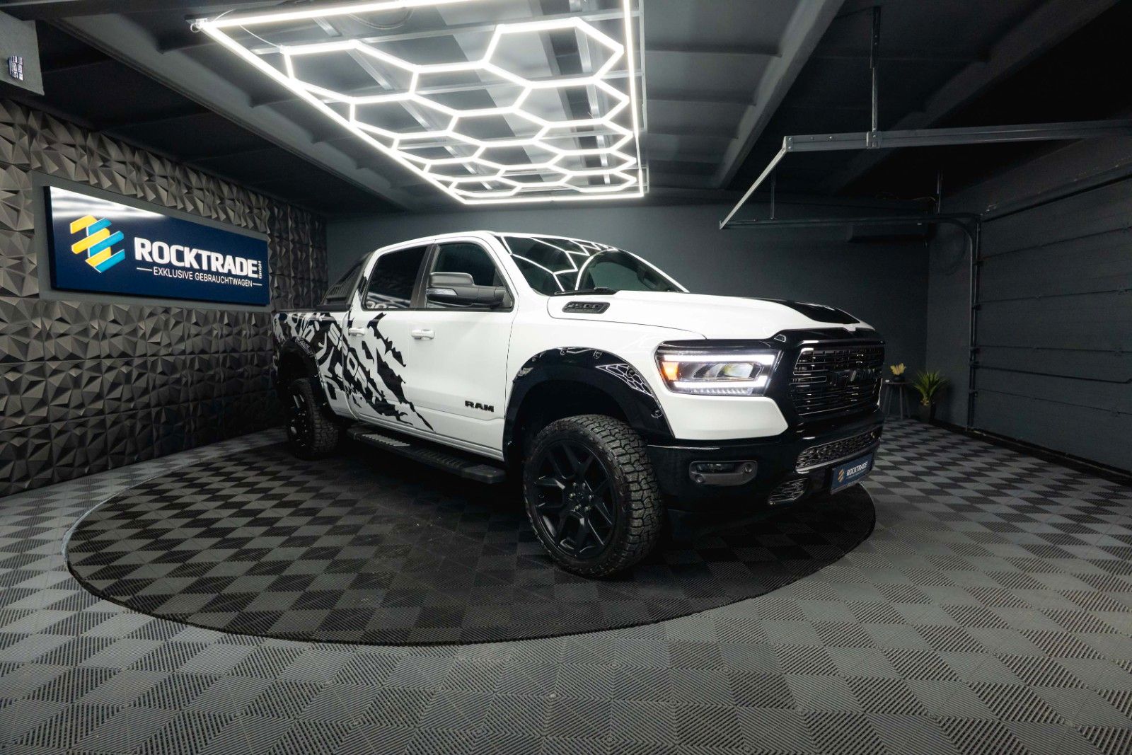 Fahrzeugabbildung Dodge RAM 5.7 V8 HEMI 4x4 OFFROAD LONGBED AXLE LOCK