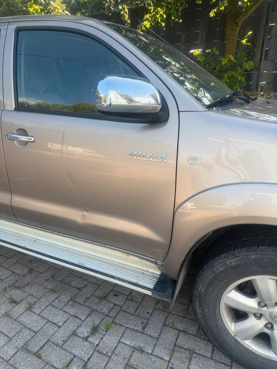 Toyota Hilux 2011 — photo 8