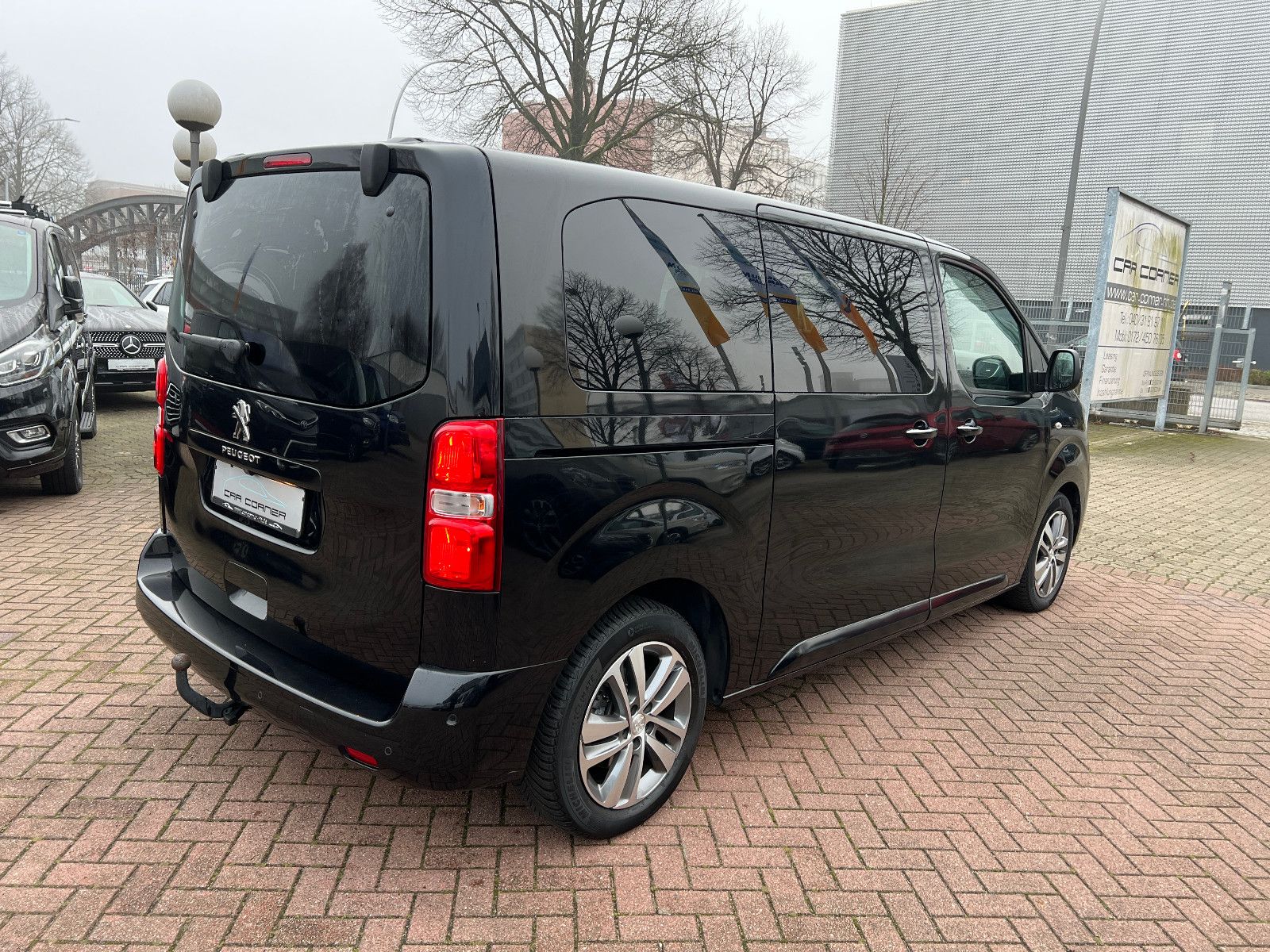 Fahrzeugabbildung Peugeot Traveller Business VIP L2 7-SITZER ABSOLUT VOLL