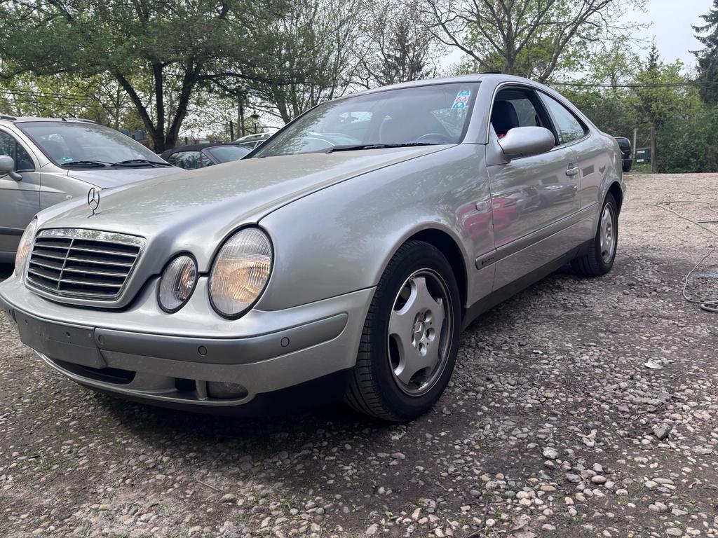 Mercedes-Benz CLK 320