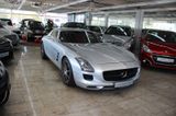 Mercedes-Benz SLS AMG Coupe - Mercedes-Benz SLS AMG mit Benzin-Antrieb: Coupé