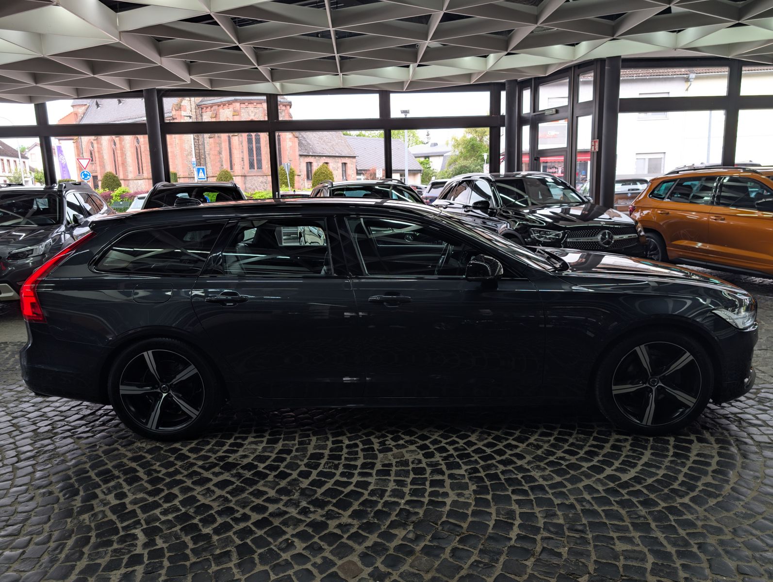 Fahrzeugabbildung Volvo V90 R Design VIRT MEMO KAM SHZ LEDER LED APP 19"