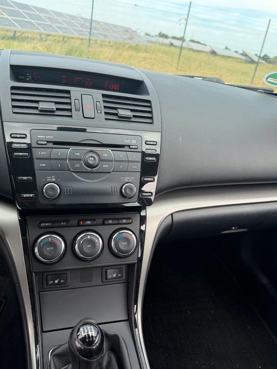 Mazda 2 2011 — photo 9