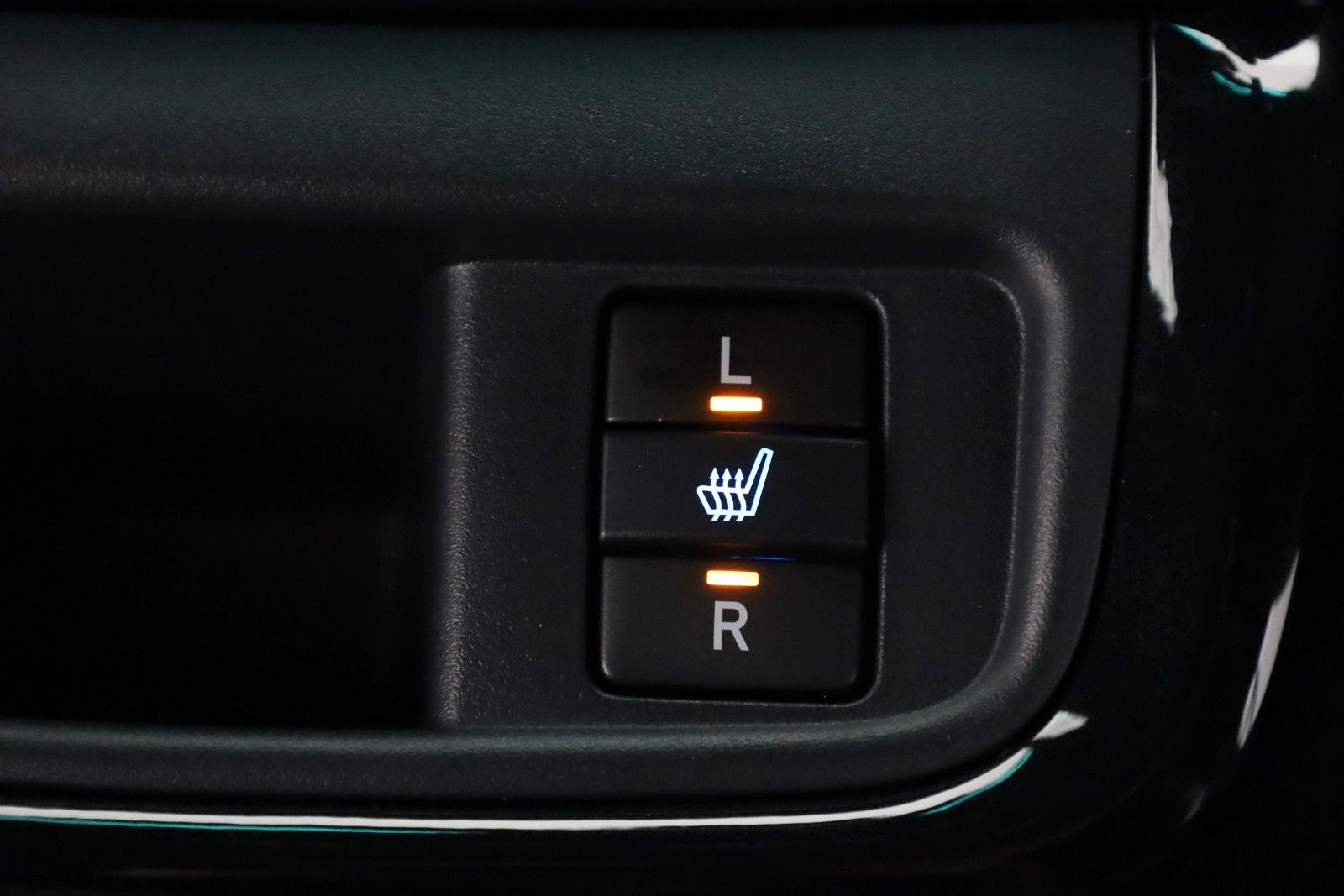 Fahrzeugabbildung Toyota Hilux Double Cab Invincible 4x4,Navi,Kamera,AHK