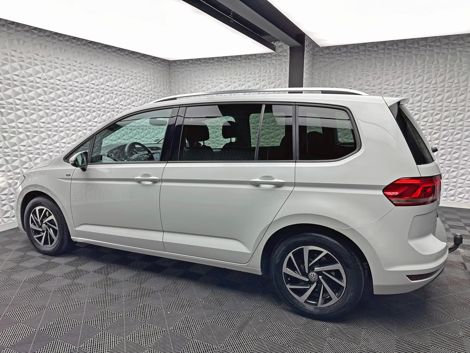 Fahrzeugabbildung Volkswagen TOURAN 1.5 TSI JOIN/7-SITZE/AHK/ACC/RCAM/NAV/DSG