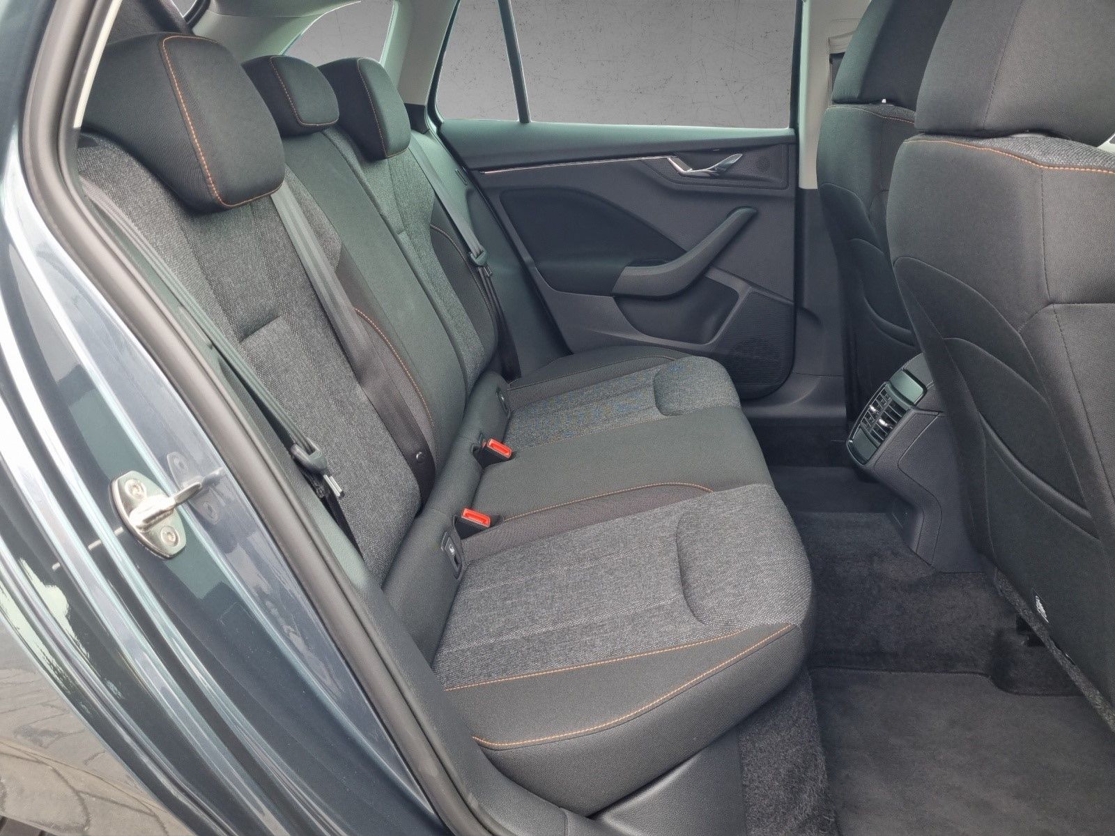 Fahrzeugabbildung SKODA Scala Clever 1,0 TSI DSG GRA PDC LED