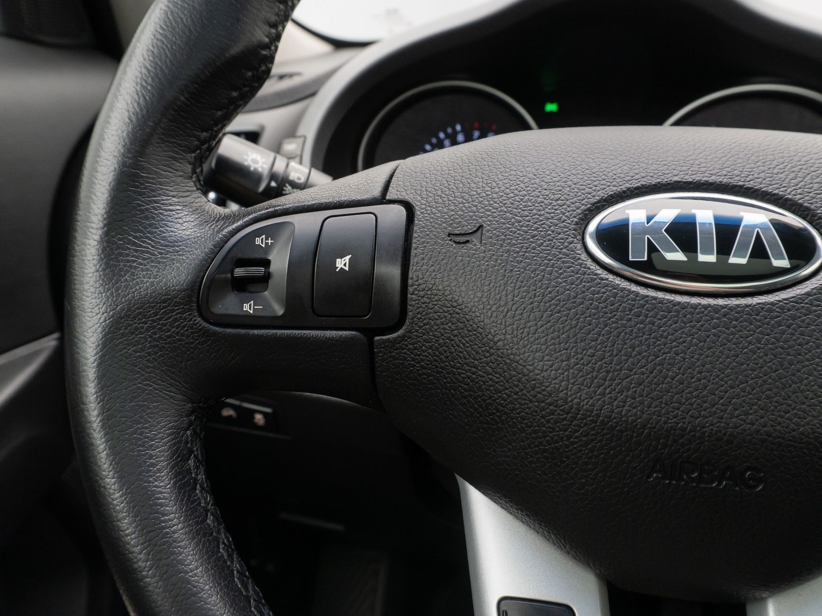 Fahrzeugabbildung Kia Sportage Attract 2WD Kamera FahrAss BremsAss LM