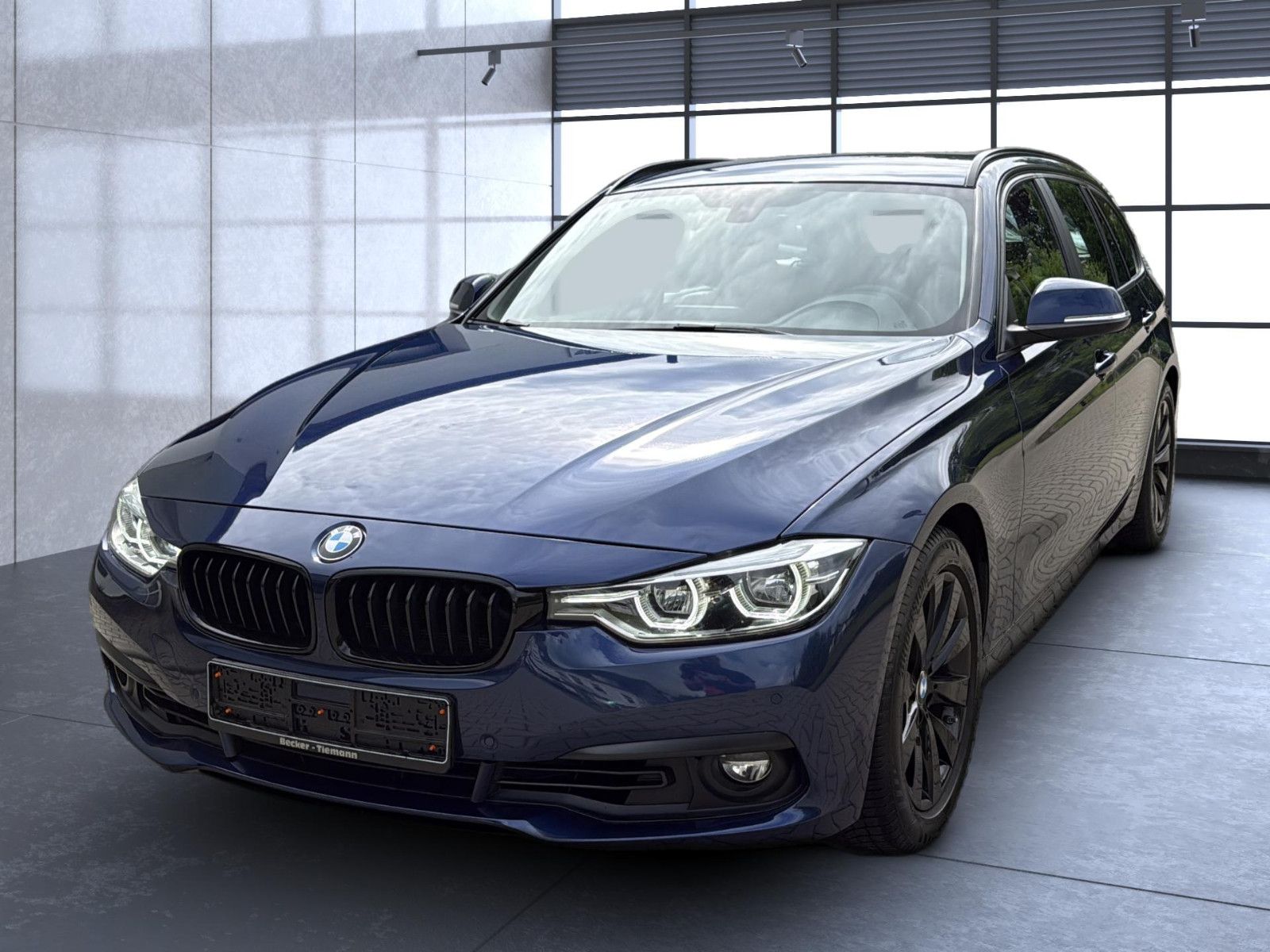 Fahrzeugabbildung BMW 320 i Touring / AHK / unfallfrei