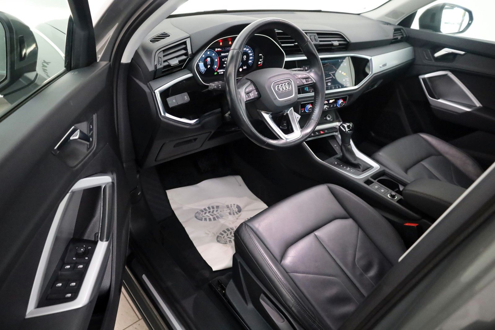 Fahrzeugabbildung Audi Q3 35 TDI advance,Leder,Navi,LED,SH,Standheizung