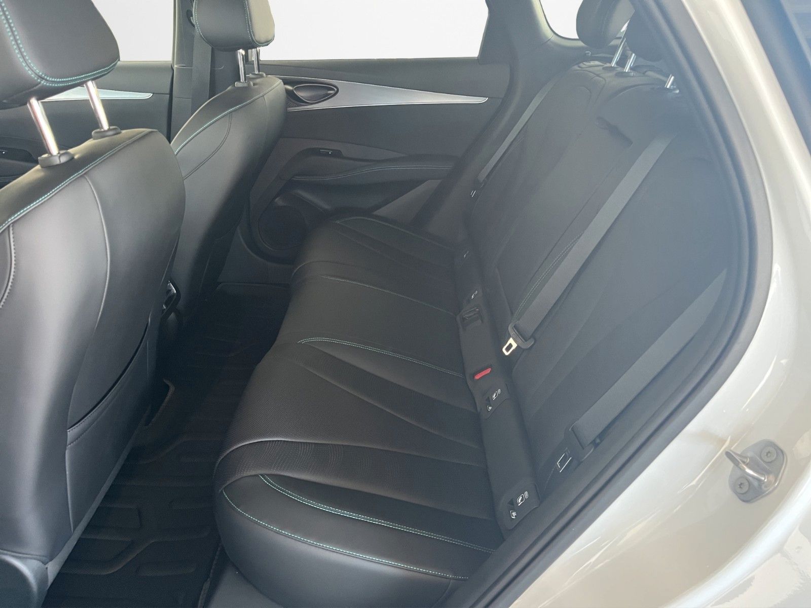 BYD SEAL 6