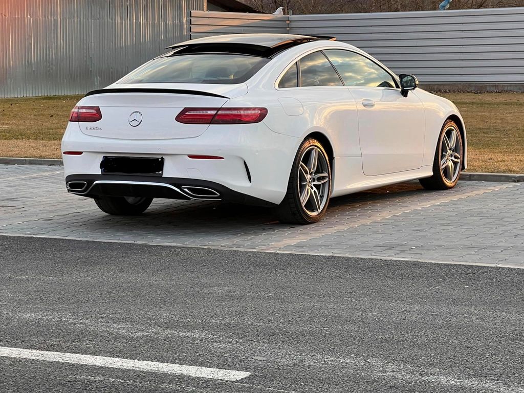 Image of Mercedes-Benz E 220