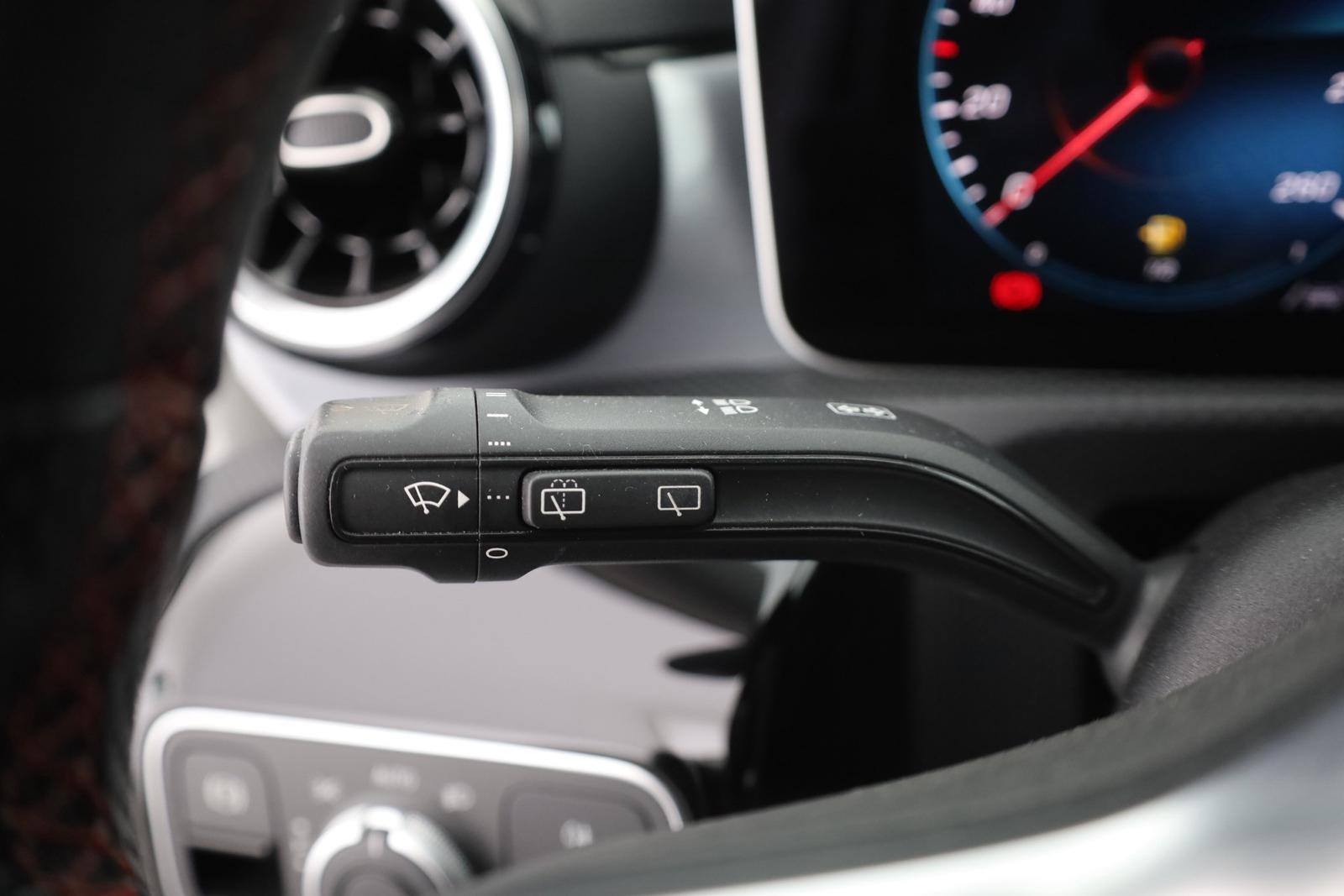 Mercedes-Benz A200 AMG Line LED Navi Sitzheizung Widescreen