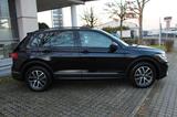 Volkswagen Tiguan Life~NAVI~ KAMERA~ ALCANTARA~ MASSAGESITZ - Volkswagen Gebrauchtwagen in Wiesbaden