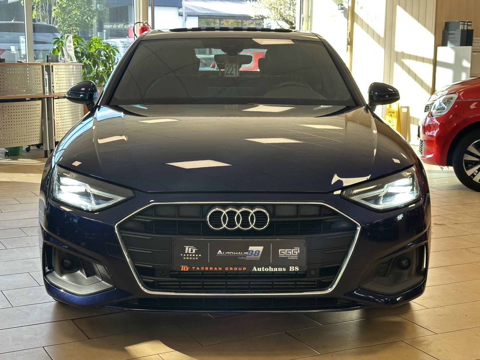 Audi A4 40 TFSI*S-line*AHK*S.dach*1.hand*SHZ*Navi*LED imagem 2