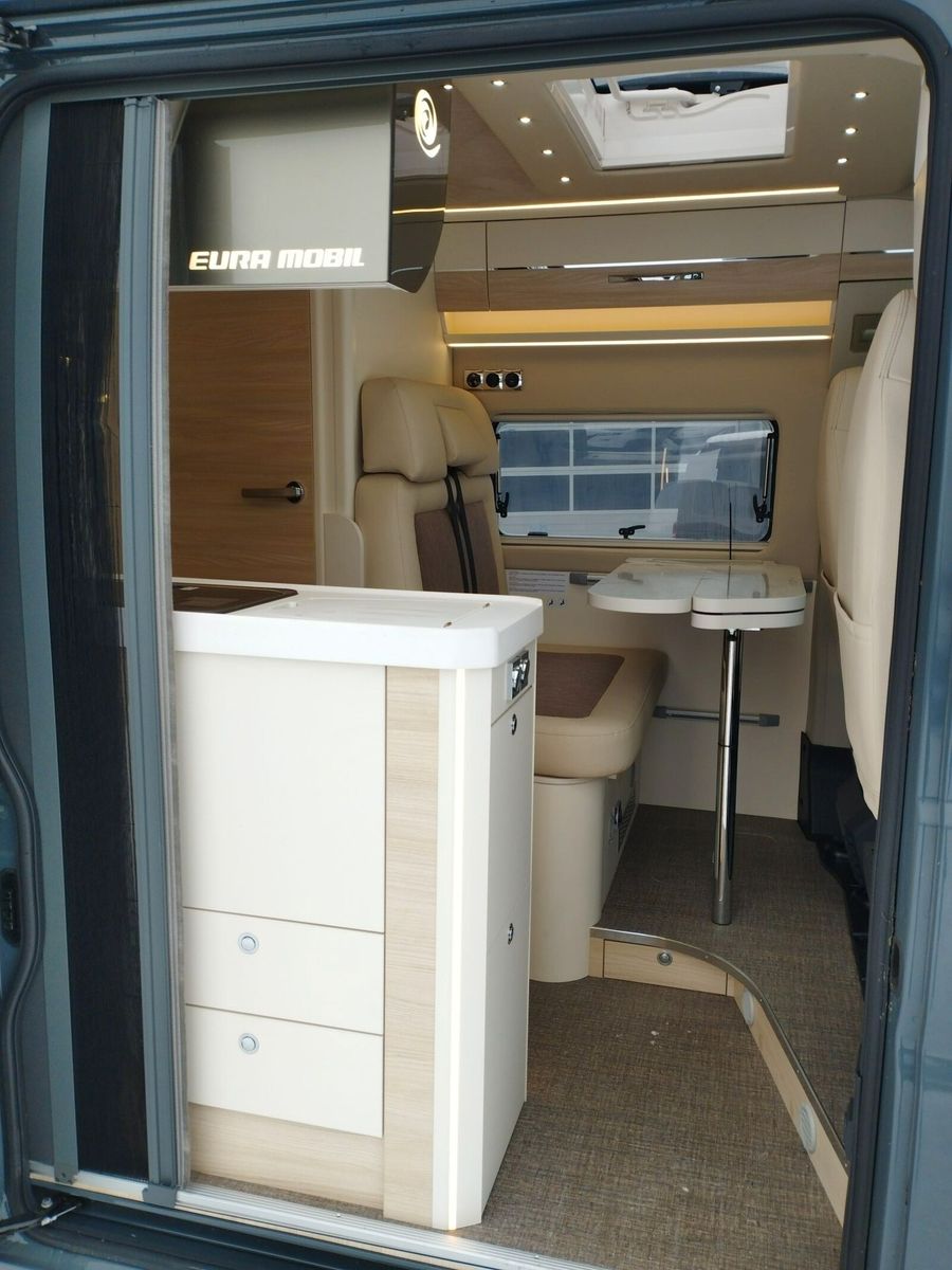 Fahrzeugabbildung Eura Mobil Van V 635 HB Captain-Chair-Sitze, Skyroof, RFK