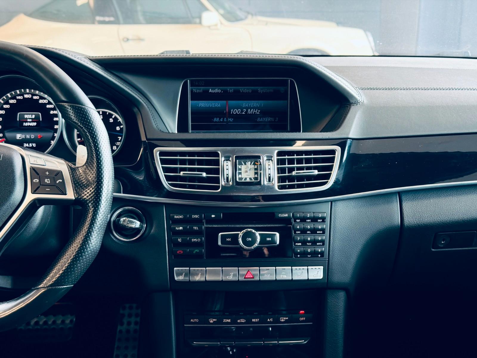 MERCEDES-BENZ E 63 T AMG V8 5.5 557ch 4MATIC BVA Toit pano Caméra 360 TV Sièges chauffants cuir Historique présent