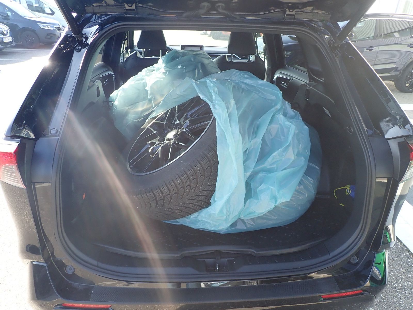 Fahrzeugabbildung Toyota RAV 4 Hybrid 4x2 Black Edition