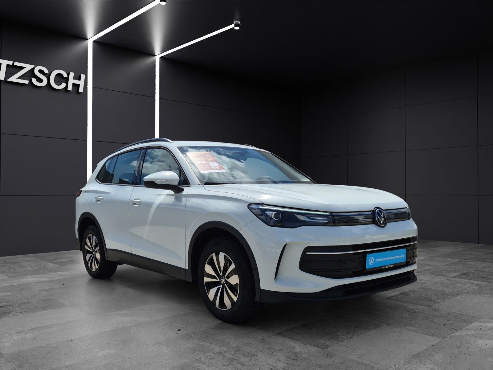 Fahrzeugabbildung Volkswagen Tiguan eTSI Life DSG LED AHK Navi AID ACC RFK SH