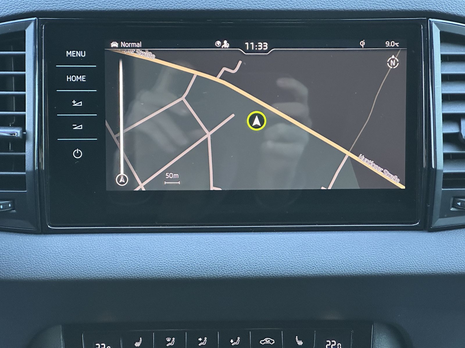 Fahrzeugabbildung SKODA Karoq 2.0 TDI DSG Sportline 4x4 NAV+LED+KAM+19ZO