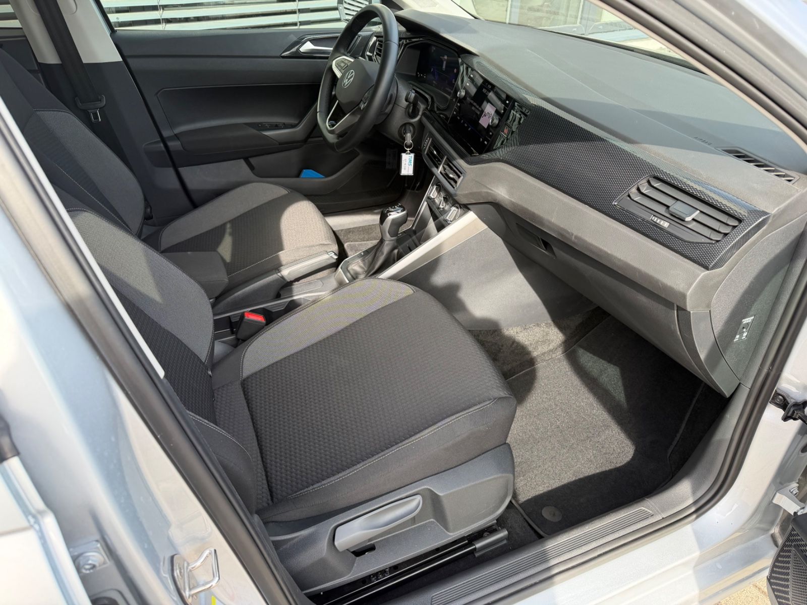 Fahrzeugabbildung Volkswagen Polo VI 1.0 TSI Life DSG LED Garantie