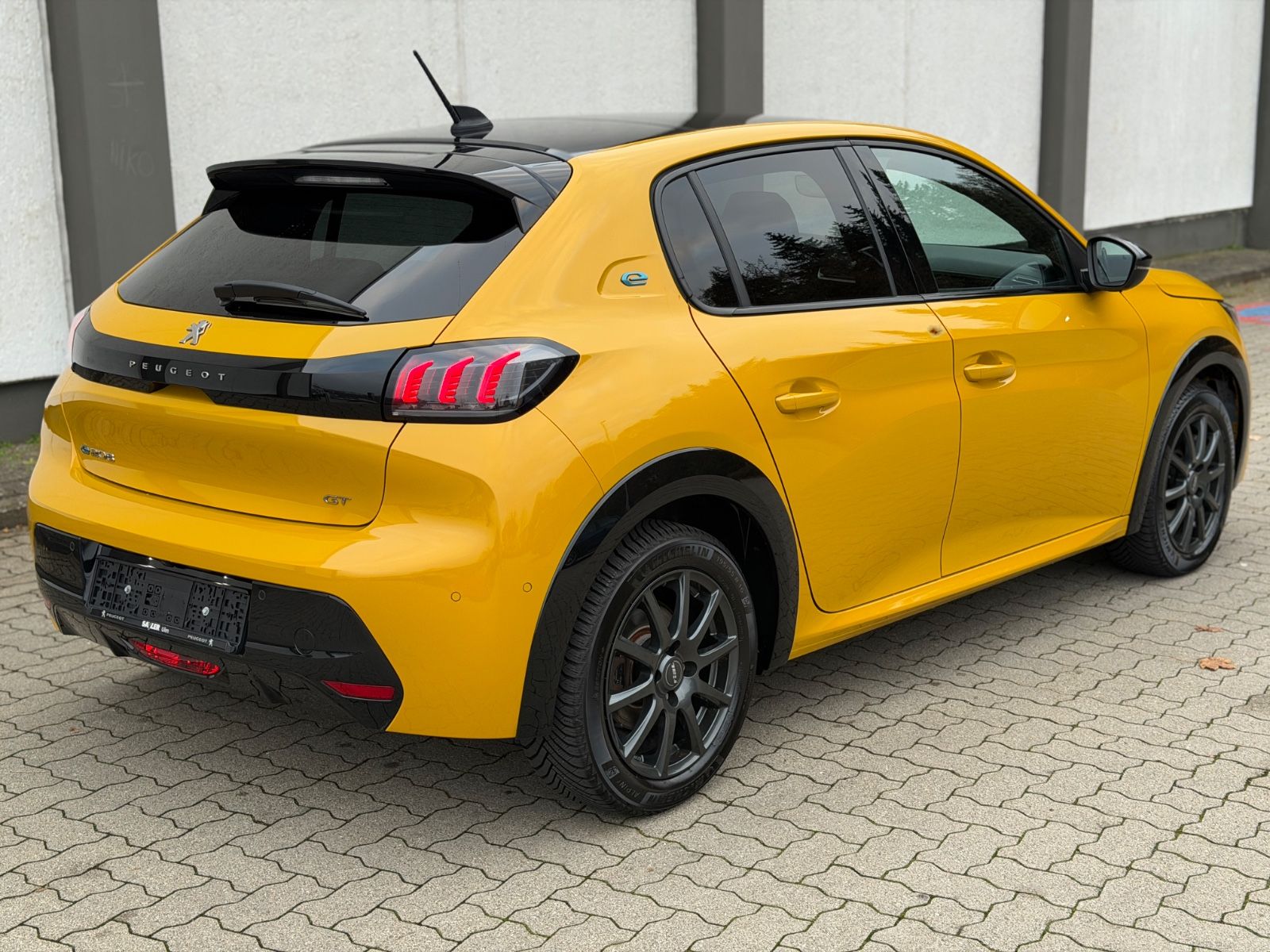 Peugeot 208E GT |LED|SHZ|KLIMAAUT.|ACC|DIG. COCKPIT imagem 2