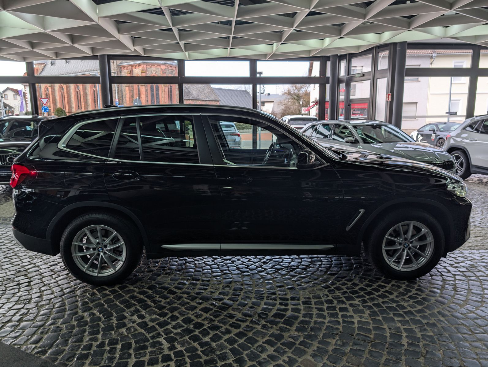Fahrzeugabbildung BMW X3 xDrive 20d AHK LEDER StHz ACC LED KAM HIFI