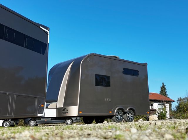 FGS RJH Trailer 675 3 Pferde Wohnung Dusche LKW