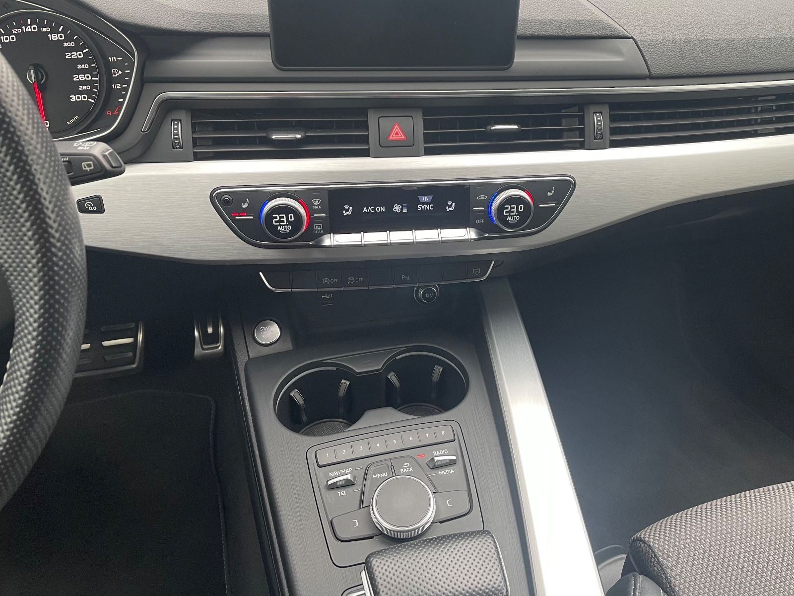 Fahrzeugabbildung Audi A4 Avant S-Line AHK*LED*PDC*TEILLEDER*TEMPO+