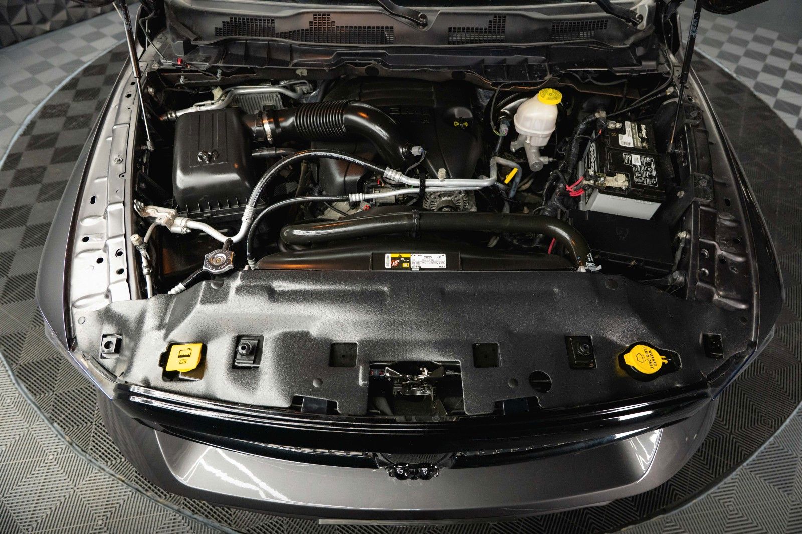 Fahrzeugabbildung Dodge RAM 5.7 V8 HEMI 4x4 Sport OFFROAD NightPaket 19%