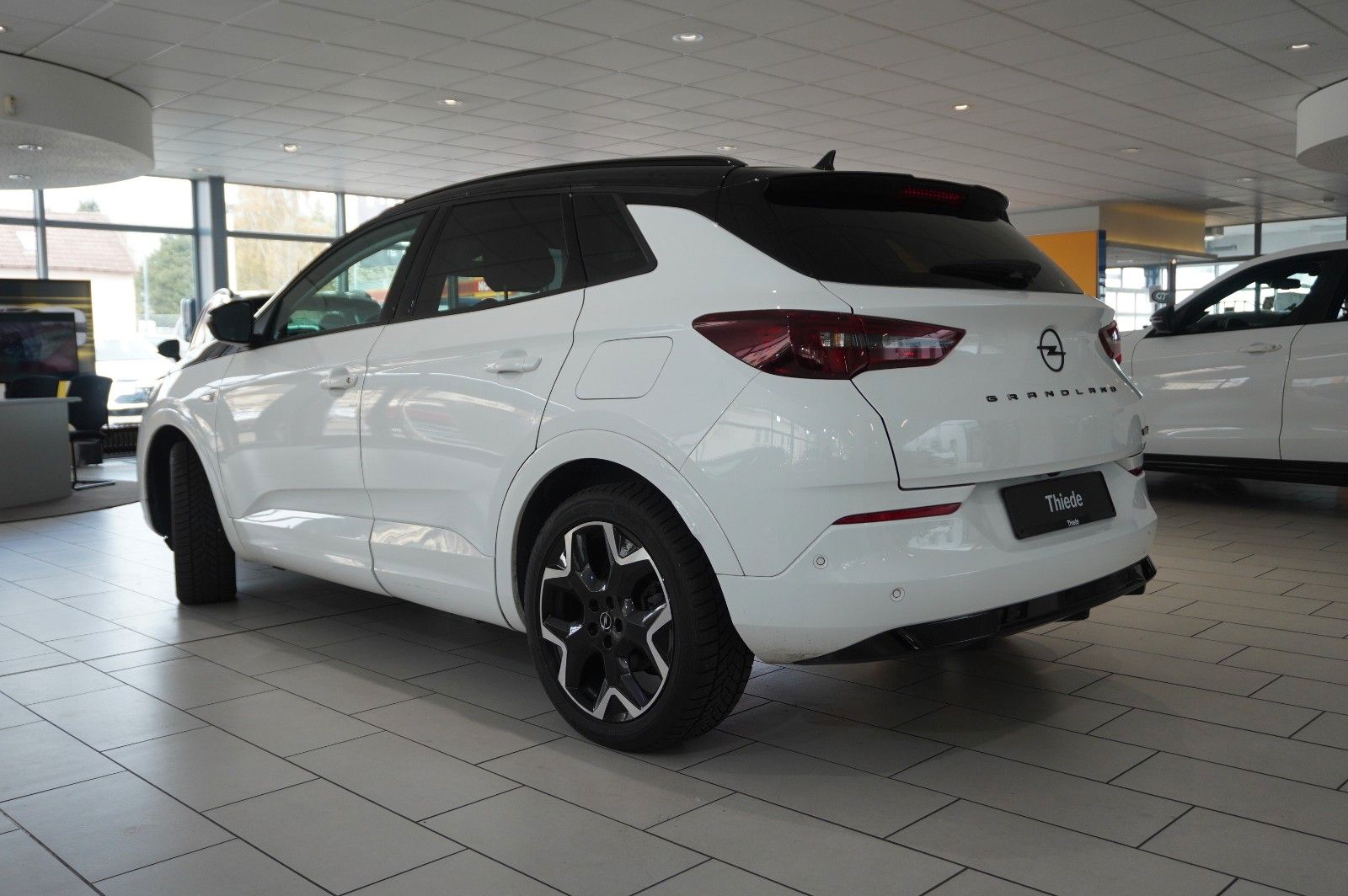 Fahrzeugabbildung Opel Grandland (X) 1.6T GSe HYBRID 4X4 NAVI/LED/SPORT
