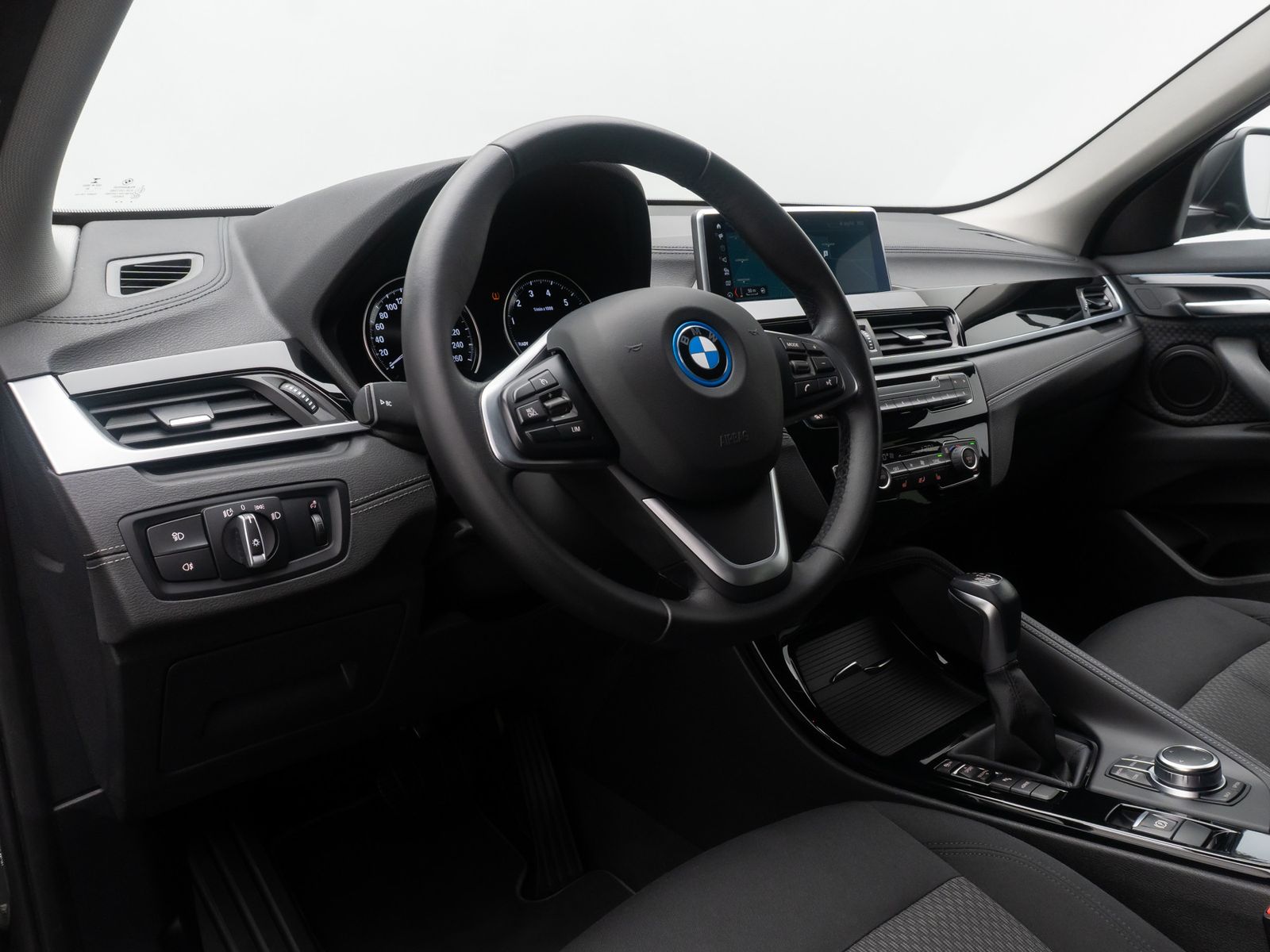 Fahrzeugabbildung BMW X2 xD25e Kamera DAB LED Parkassistent Navi Sport
