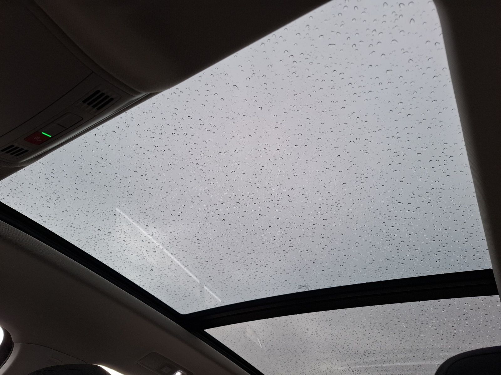 Fahrzeugabbildung Volkswagen Tiguan TSI Life DSG LED Navi Pano ACC PDC SH