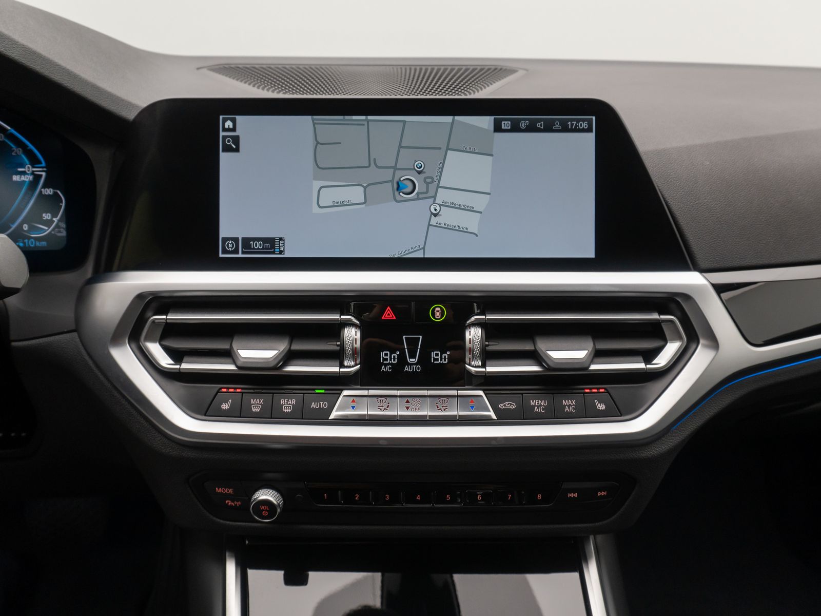 Fahrzeugabbildung BMW 330e Sport Line Laser HUD DAB PDC Komfort Alarm