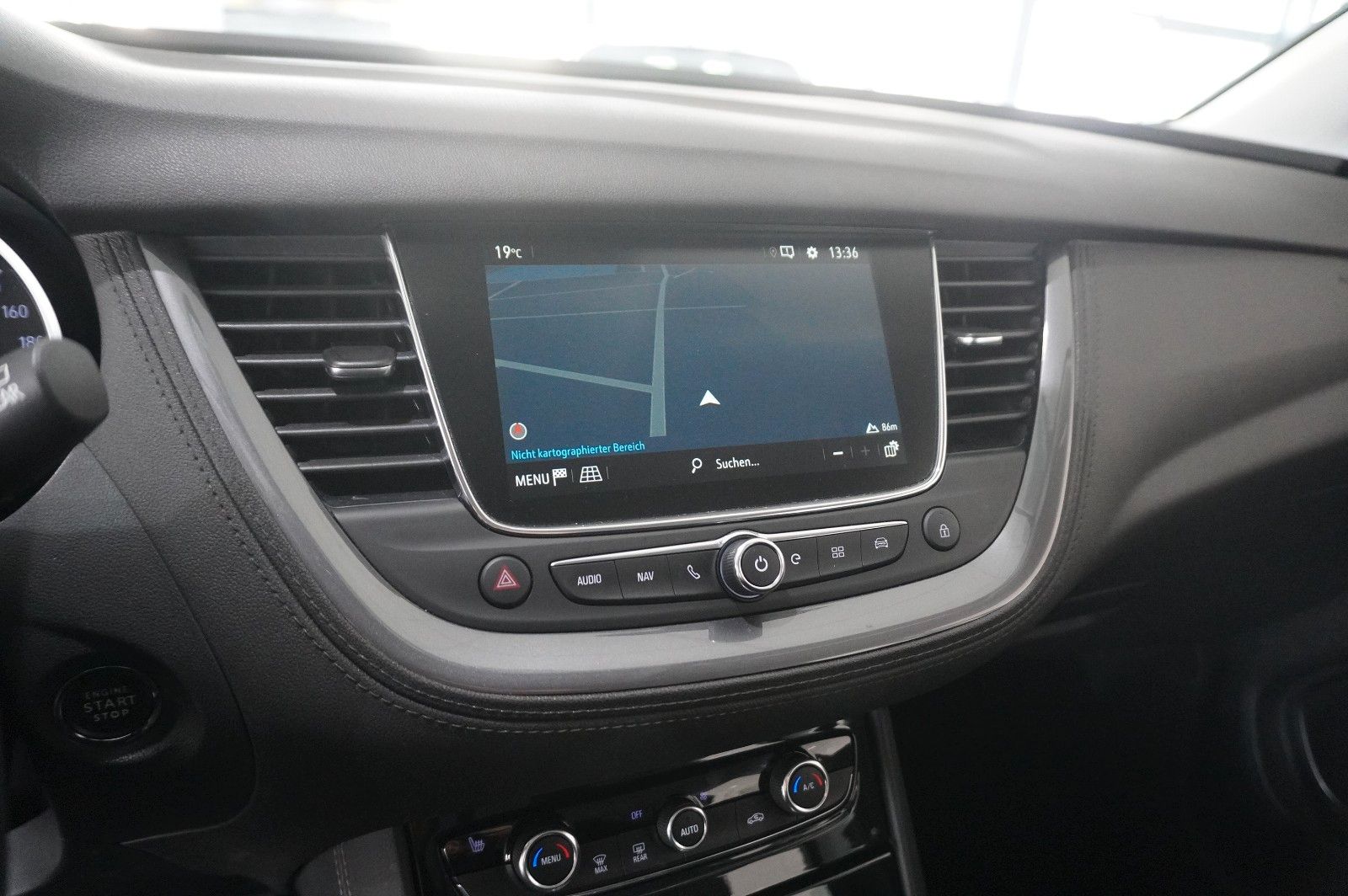 Fahrzeugabbildung Opel Grandland (X) 1.6T HYBRID NAVI/KAMERA/SH/SPORT