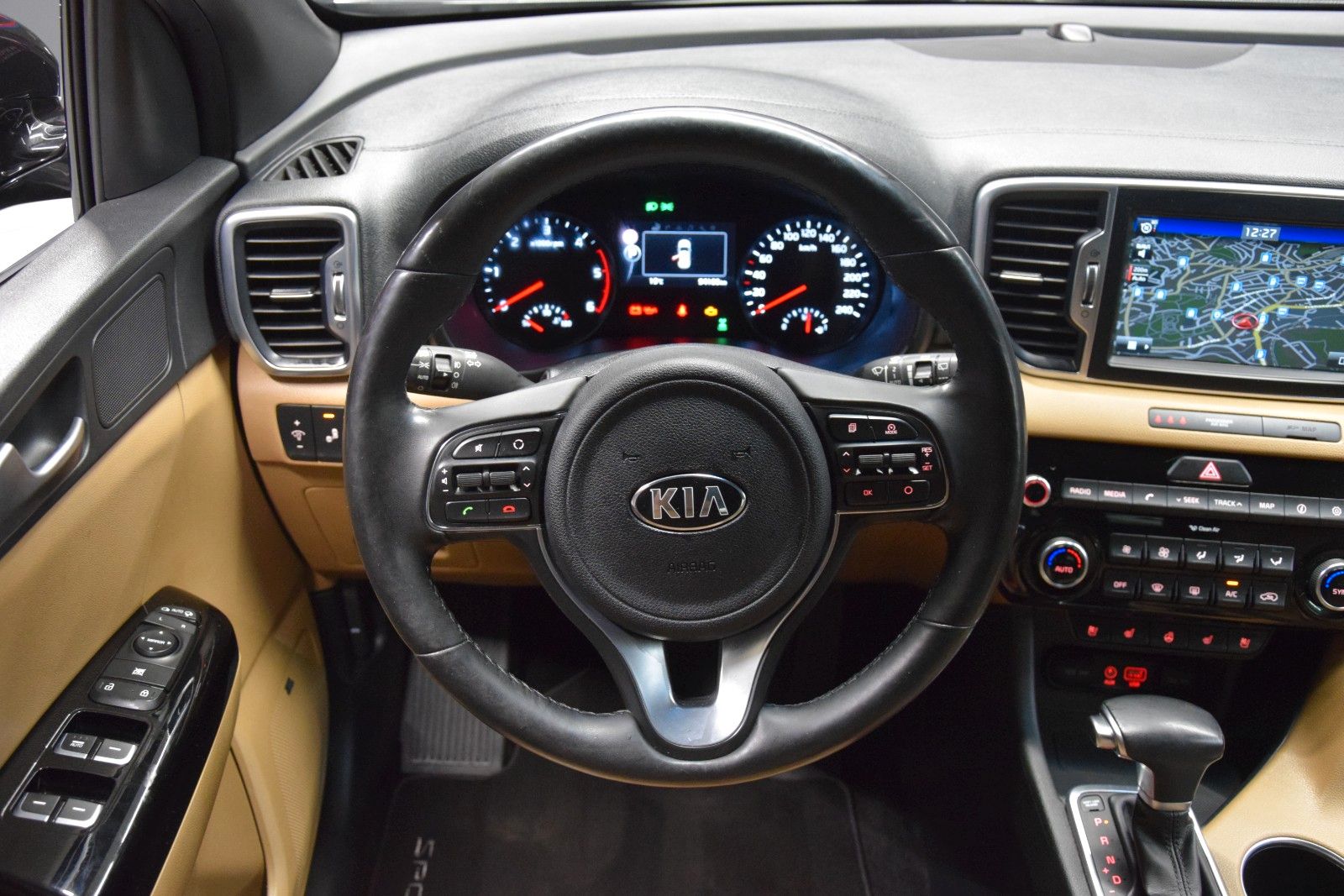 Fahrzeugabbildung Kia Sportage Platinum Edition 4WD Pano JBL Bi-Xenon